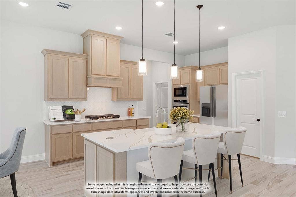 1044 Quincy Drive, Red Oak, TX 75154 1044 Quincy Drive, Red Oak, TX 75154