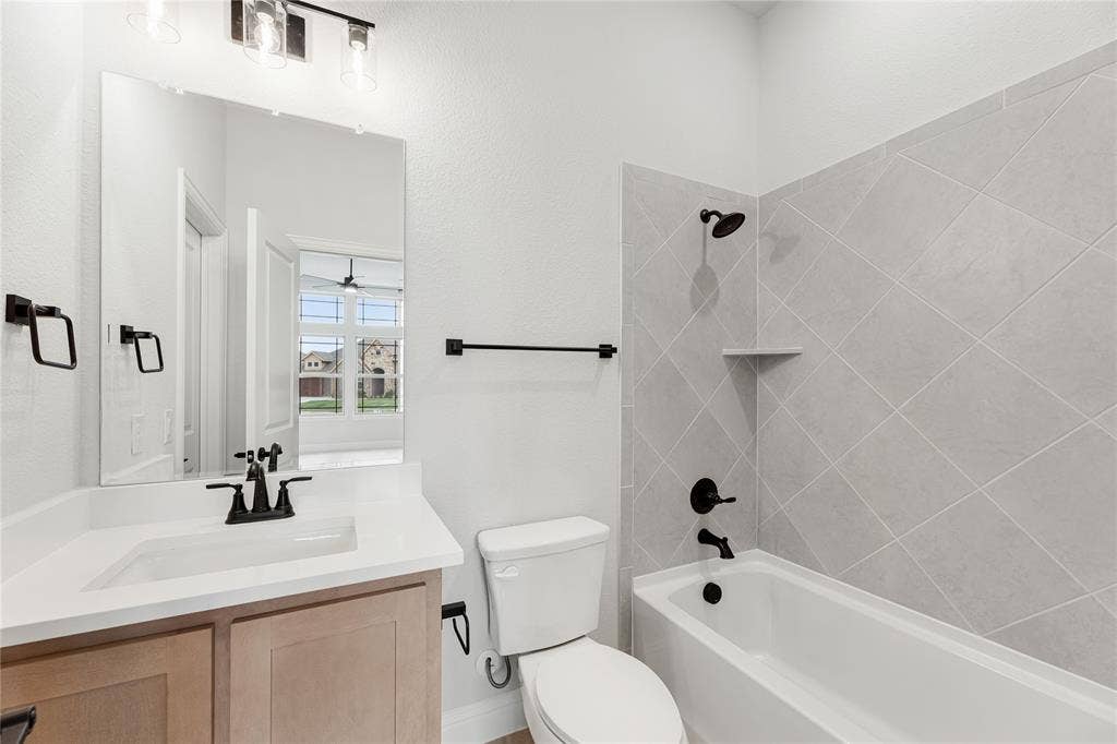 1044 Quincy Drive, Red Oak, TX 75154 1044 Quincy Drive, Red Oak, TX 75154