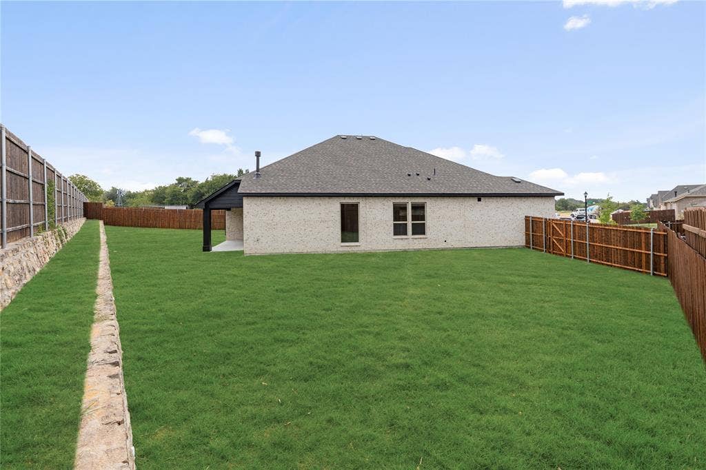 1044 Quincy Drive, Red Oak, TX 75154 1044 Quincy Drive, Red Oak, TX 75154