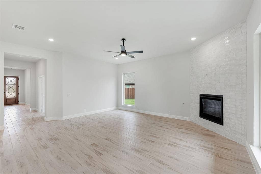 1044 Quincy Drive, Red Oak, TX 75154 1044 Quincy Drive, Red Oak, TX 75154