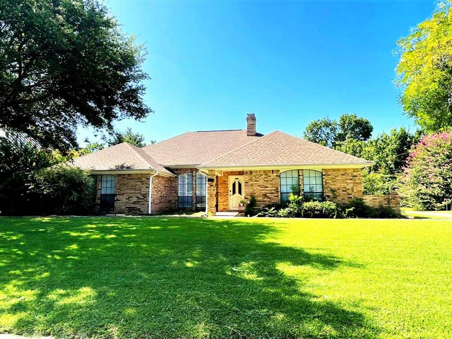 Property photo for 6614 Winding Rose Trail, Dallas, TX
