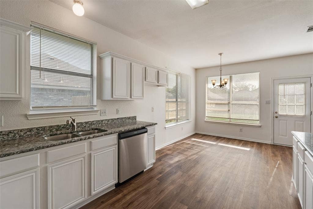 821 S Parks Drive, DeSoto, TX 75115 821 S Parks Drive, DeSoto, TX 75115