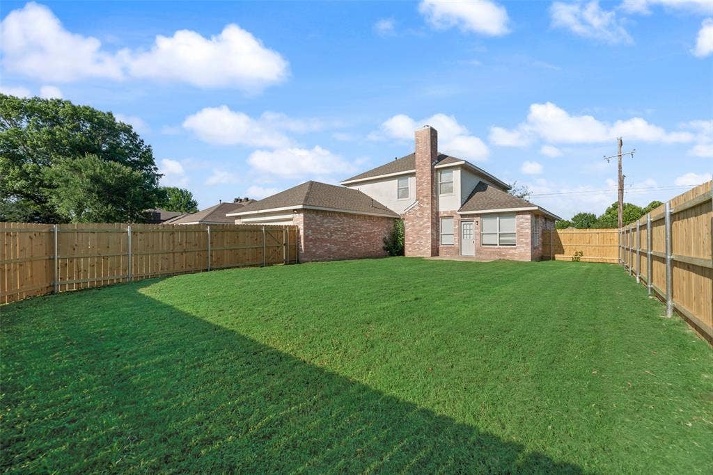 821 S Parks Drive, DeSoto, TX 75115 821 S Parks Drive, DeSoto, TX 75115