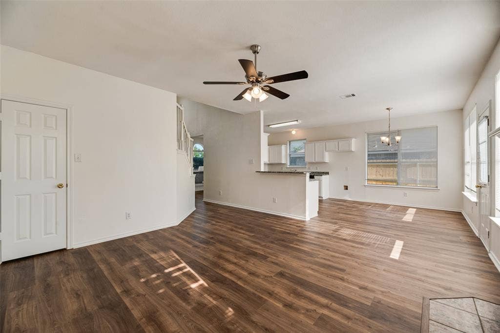 821 S Parks Drive, DeSoto, TX 75115 821 S Parks Drive, DeSoto, TX 75115
