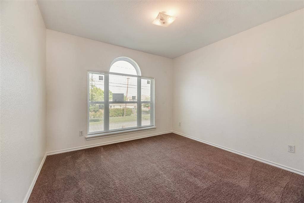 821 S Parks Drive, DeSoto, TX 75115 821 S Parks Drive, DeSoto, TX 75115
