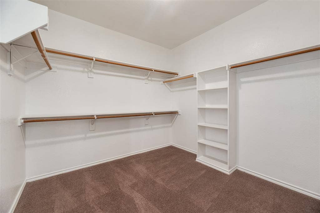821 S Parks Drive, DeSoto, TX 75115 821 S Parks Drive, DeSoto, TX 75115