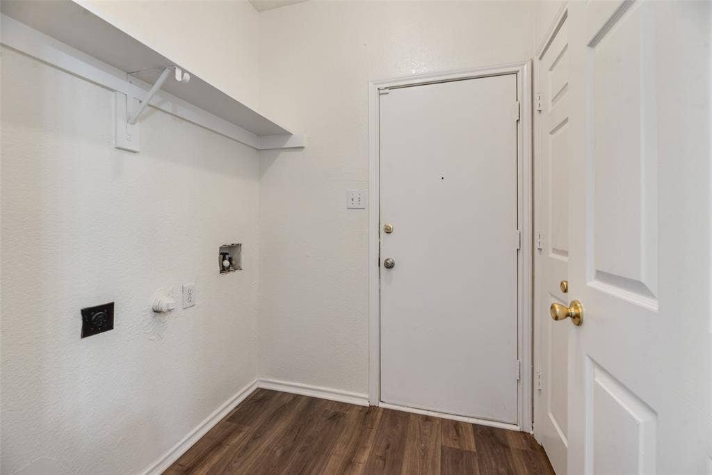 821 S Parks Drive, DeSoto, TX 75115 821 S Parks Drive, DeSoto, TX 75115