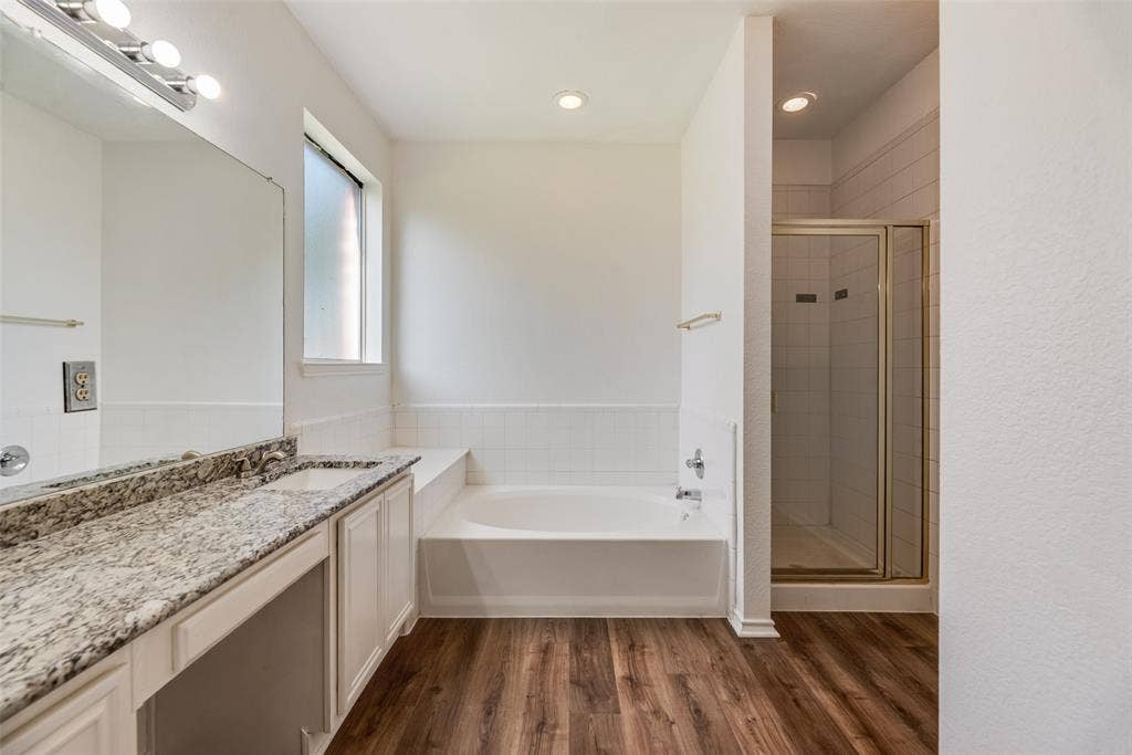 821 S Parks Drive, DeSoto, TX 75115 821 S Parks Drive, DeSoto, TX 75115