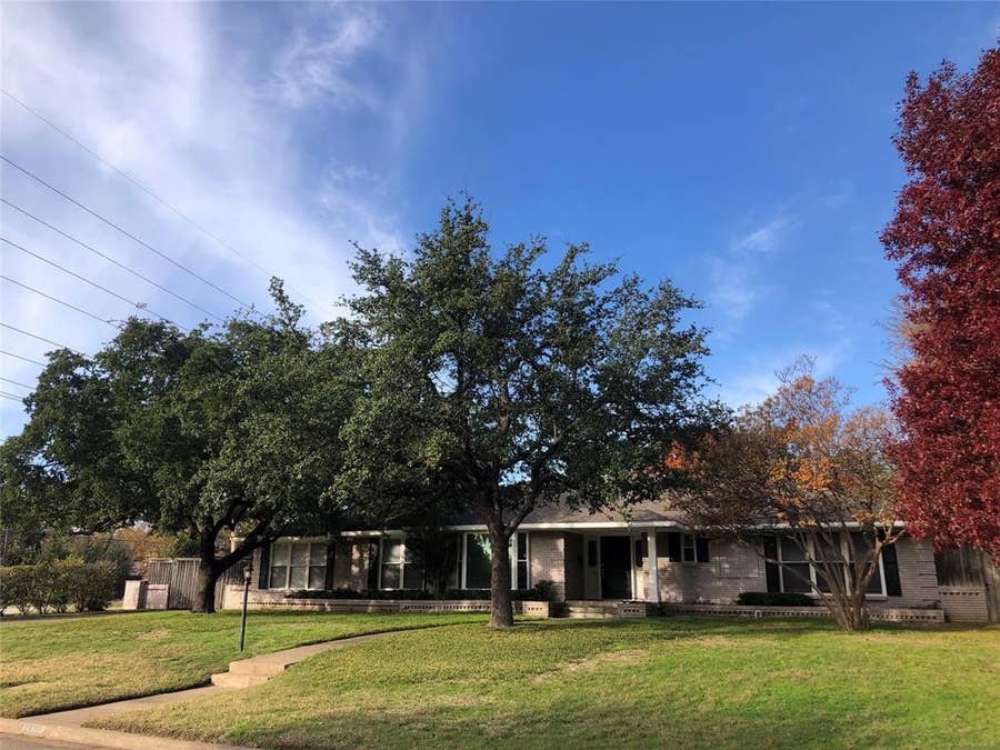 Property photo for 11333 Strait Lane, Dallas, TX