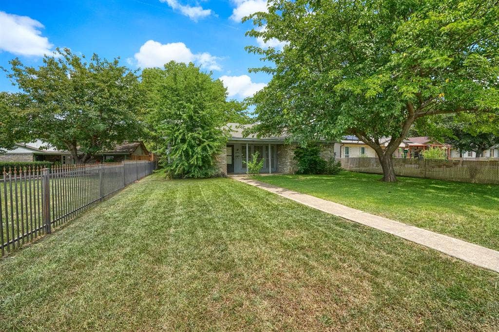 9661 Limestone Drive, Dallas, TX 75217