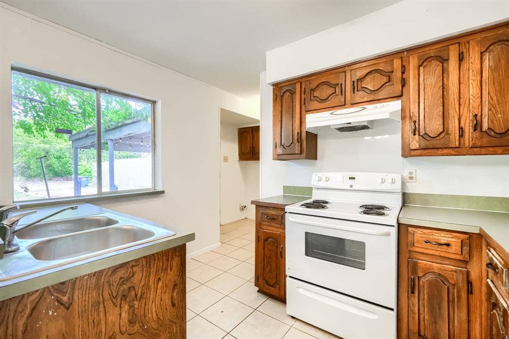 9661 Limestone Drive, Dallas, TX 75217