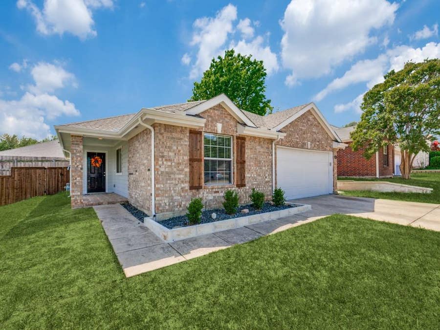 Property photo for 1305 GREENBRIAR Lane, McKinney, TX