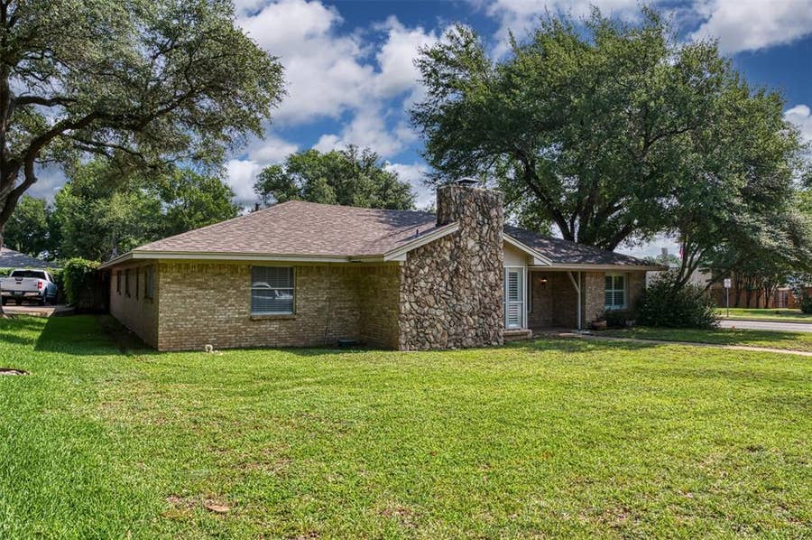 Property photo for 4501 Trowbridge Drive, Arlington, TX