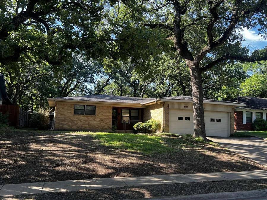 Property photo for 502 Lakeside Drive, Irving, TX
