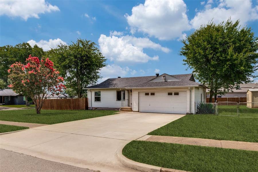Property photo for 202 W Cherry Street, Duncanville, TX