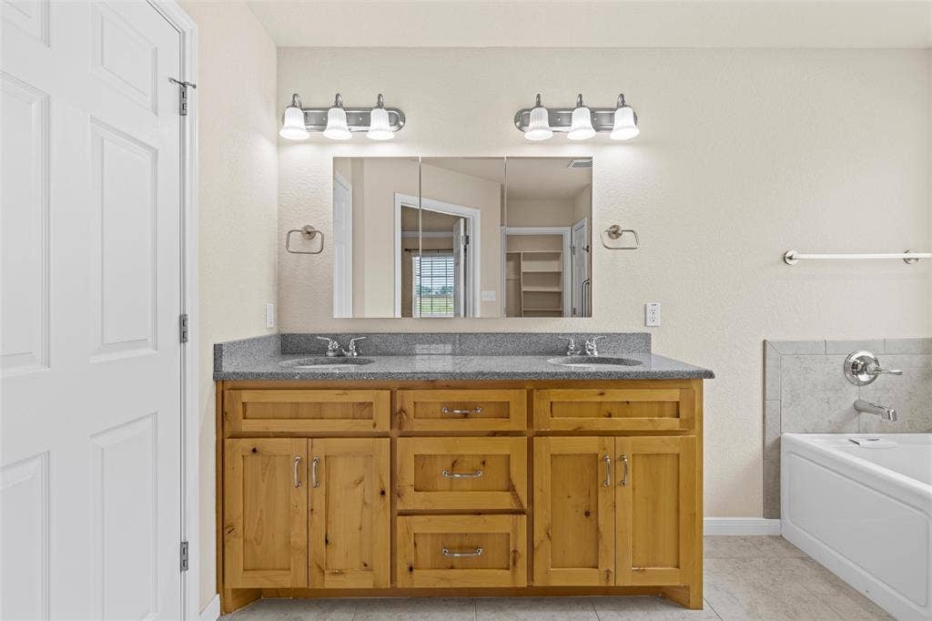 637 Hoffmeyer Lane, Robinson, TX 76706 637 Hoffmeyer Lane, Robinson, TX 76706