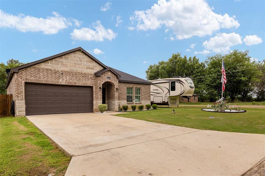 Property photo for 8112 Lakeshore Drive, Kemp, TX