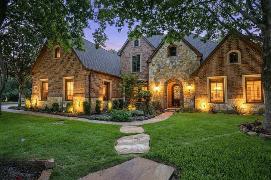 Property photo for 910 Belclaire Circle, Cedar Hill, TX