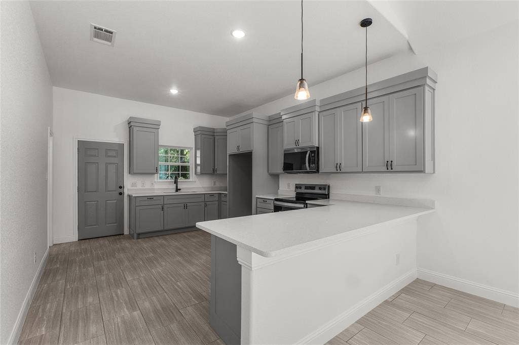 5120 Elgin Street, Fort Worth, TX 76105 5120 Elgin Street, Fort Worth, TX 76105