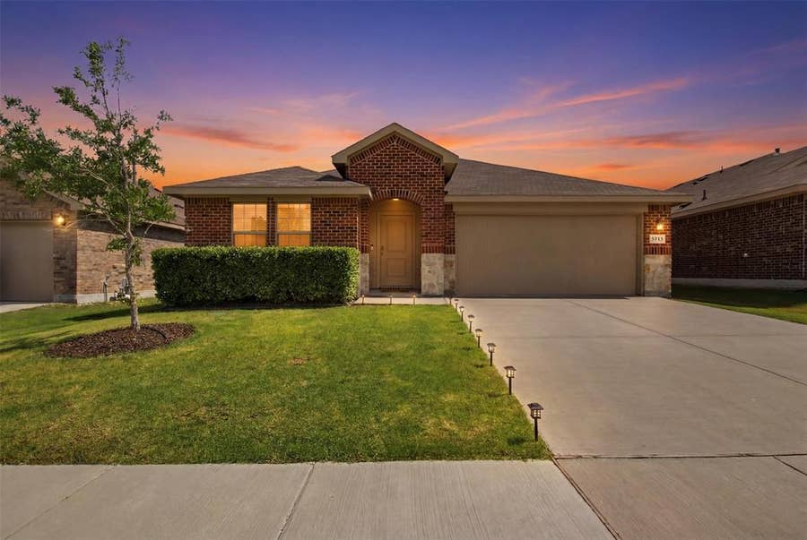 Property photo for 3713 Ridgeway Lane, Denton, TX