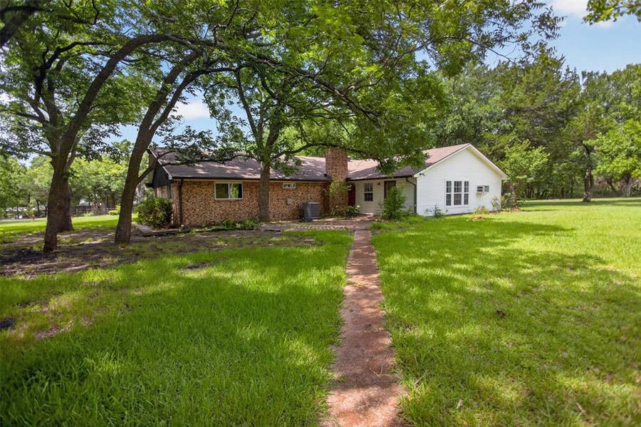Property photo for 1007 Johnson Lane, Ovilla, TX