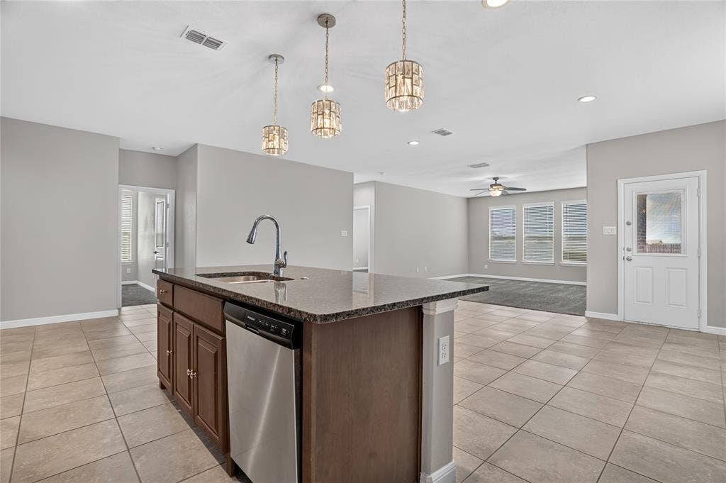 2529 Lavender Lane, Glenn Heights, TX 75154