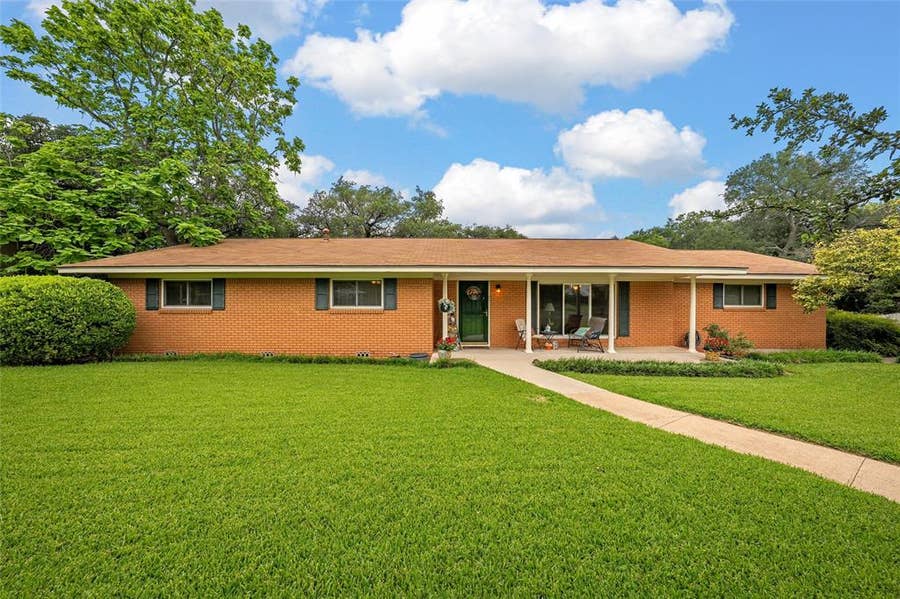 Property photo for 9609 Fair Circle, Woodway, TX