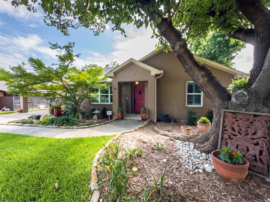 Property photo for 622 Ridgecrest Drive, Irving, TX