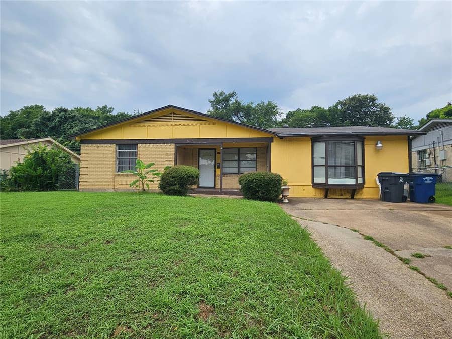 Property photo for 119 Palm Oak Drive, Dallas, TX