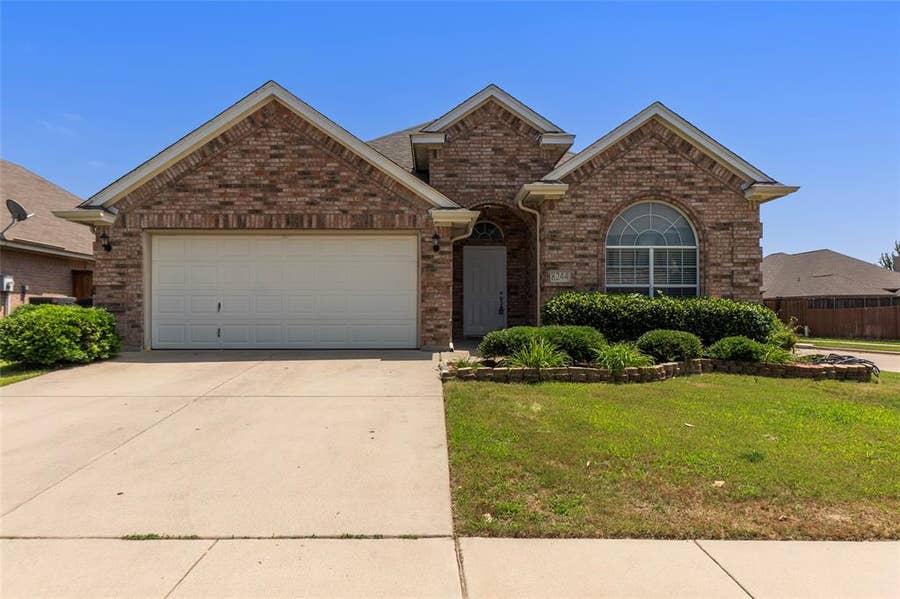Property photo for 8244 Edgepoint Trail, Fort Worth, TX
