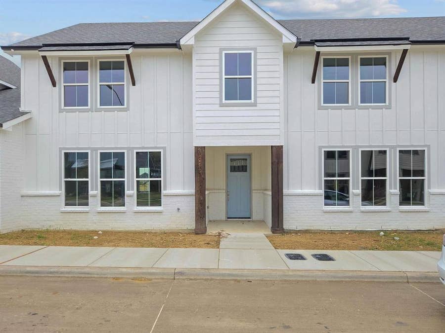 Property photo for 9616 Thorncrown Lane, Fort Worth, TX