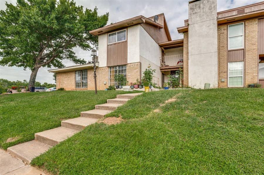 Property photo for 1402 S Carrier Parkway, #202, Grand Prairie, TX