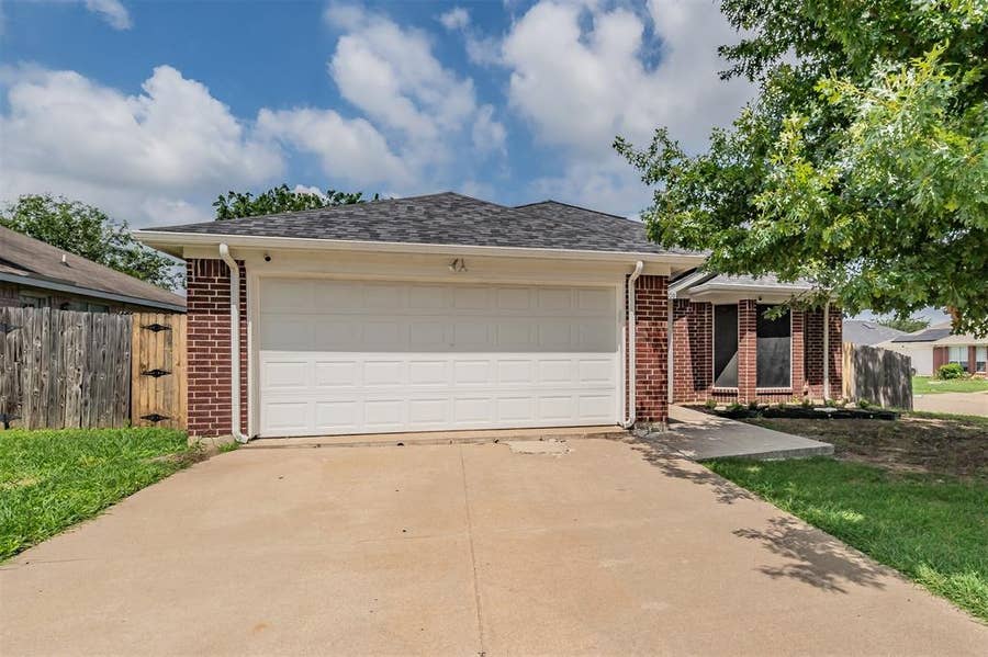 Property photo for 7000 Rovato Drive, Arlington, TX