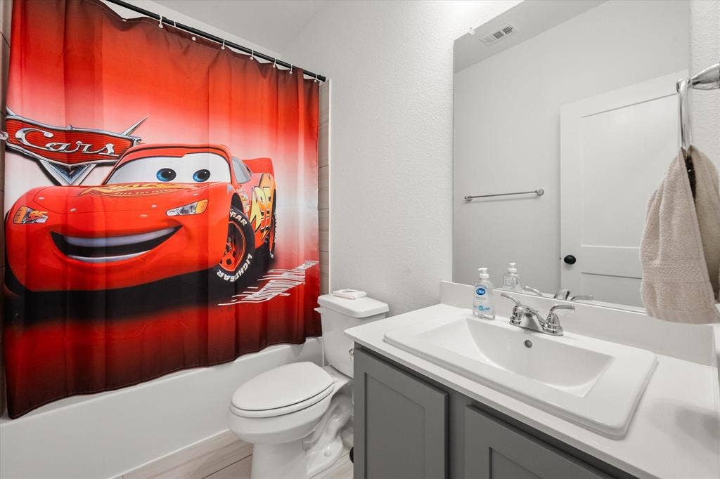 2325 Volans Drive, Haslet, TX 76052 Full bathroom upstairs