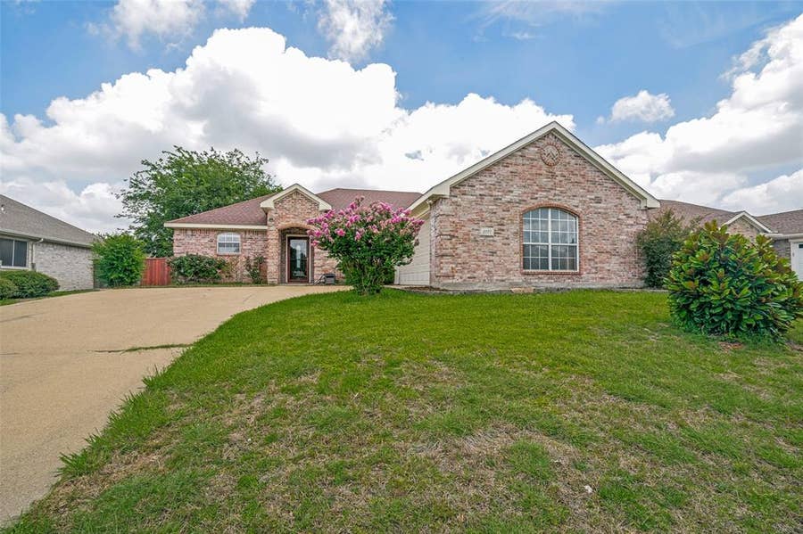 Property photo for 3111 Creekside Drive, Sachse, TX