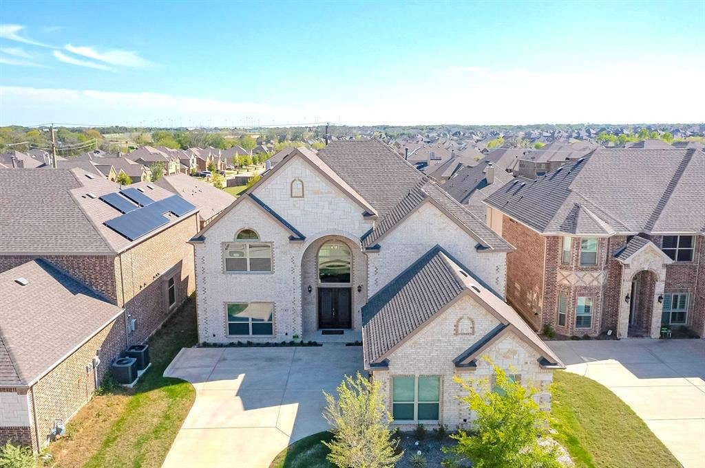 422 Crestview Drive, Midlothian, TX 76065