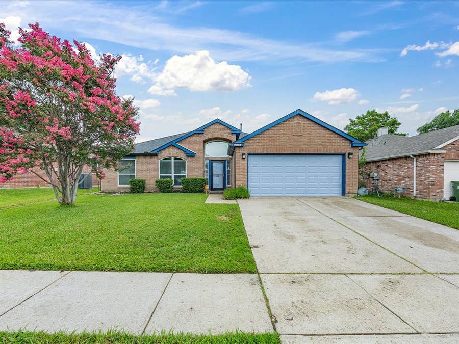 Property photo for 7609 Albany Lane, Arlington, TX