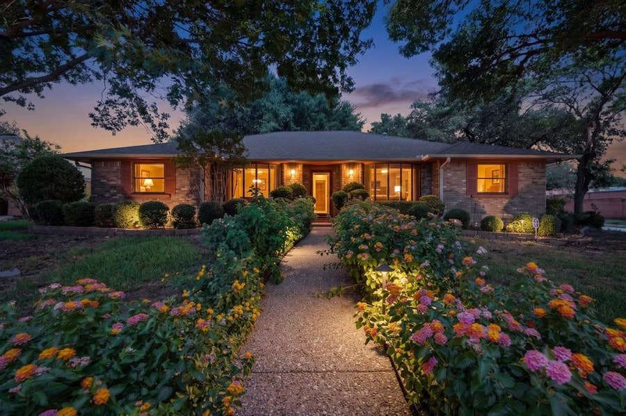 Property photo for 1000 Townsend Lane, DeSoto, TX