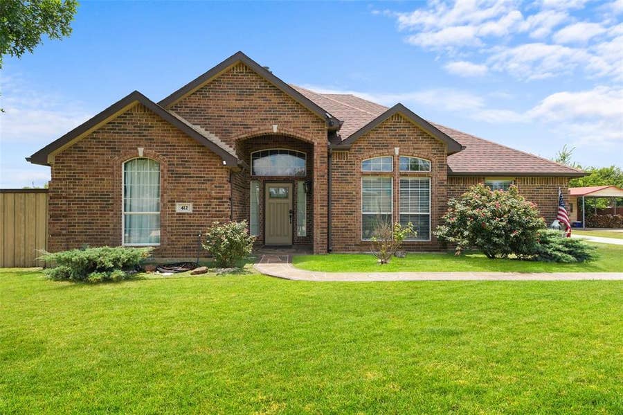 Property photo for 412 Kings Creek Drive, Terrell, TX