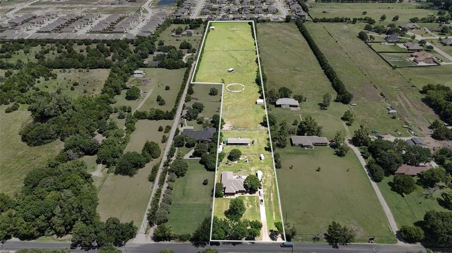 Property photo for 307 Johnson Lane, Ovilla, TX