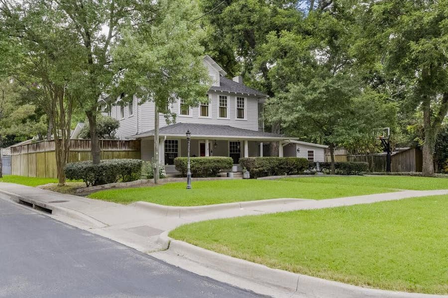 Property photo for 708 W Marvin Avenue, Waxahachie, TX