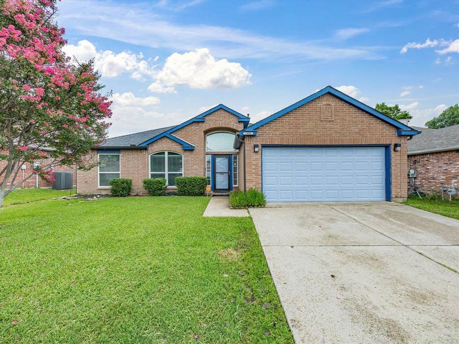 Property photo for 7609 Albany Lane, Arlington, TX