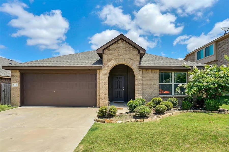 Property photo for 816 Oriel Circle, Fort Worth, TX