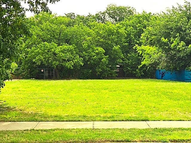Property photo for 900 Luke Street, Irving, TX