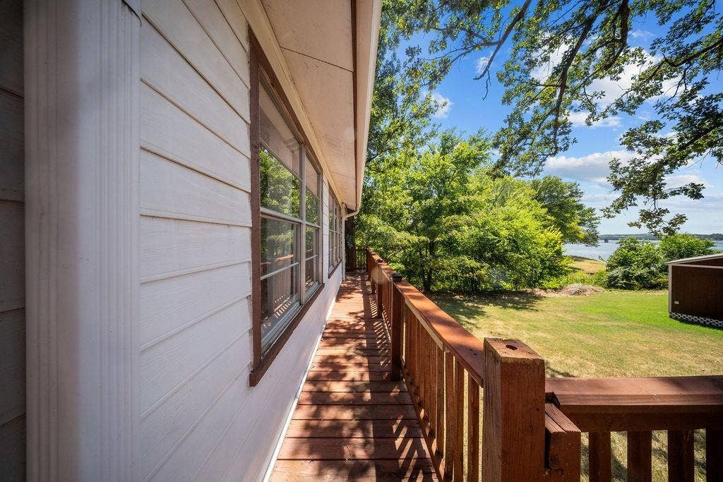 203 Farmer Drive, Malakoff, TX 75148
