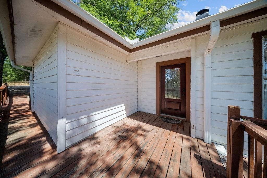 203 Farmer Drive, Malakoff, TX 75148