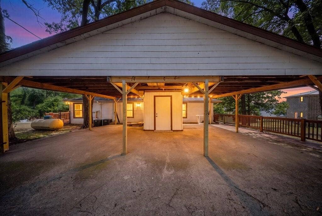 203 Farmer Drive, Malakoff, TX 75148