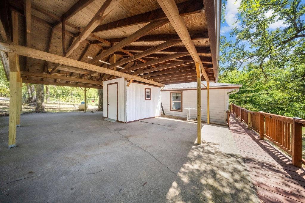 203 Farmer Drive, Malakoff, TX 75148