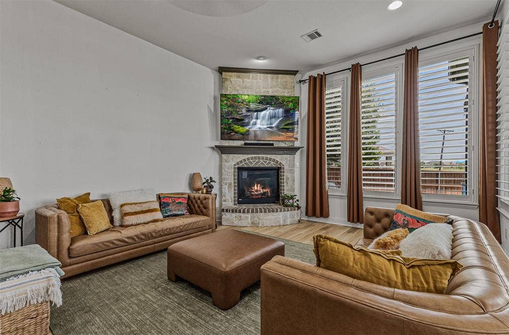 1831 Morning Mist Way, Wylie, TX 75098 Gas fireplace