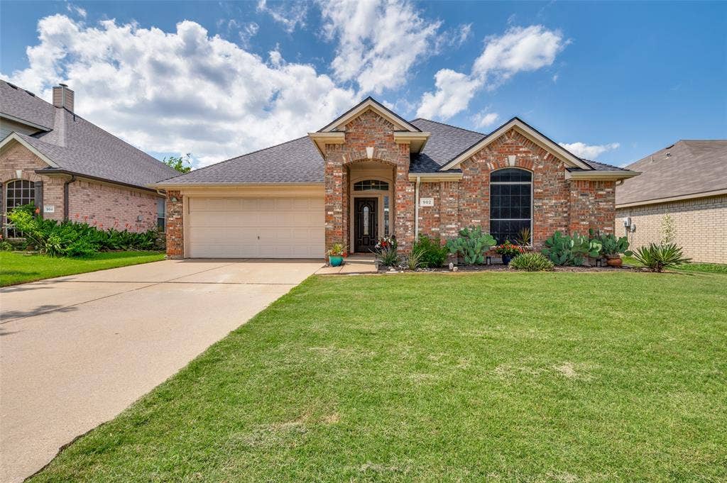 902 Cutting Horse Drive, Mansfield, TX 76063 902 Cutting Horse Drive, Mansfield, TX 76063